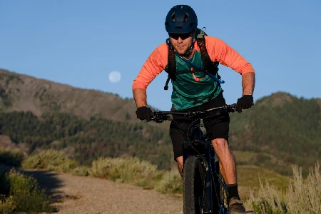 Esperienza in e-bike tra le colline dell'Alta Langa